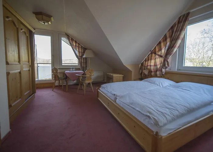 宾馆 Zum Frohsinn Bosau